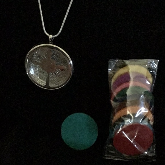 CROSS 316L STAINLESS STEEL AROMATHERAPY LOCKET - Picture 4 of 6